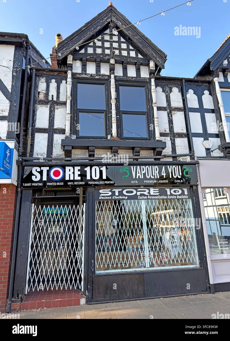Store 101 vinyl record shop beside Vapour 4U on Witton Street, Northwich, contrasting music retail with vaping trade. Stock Photo