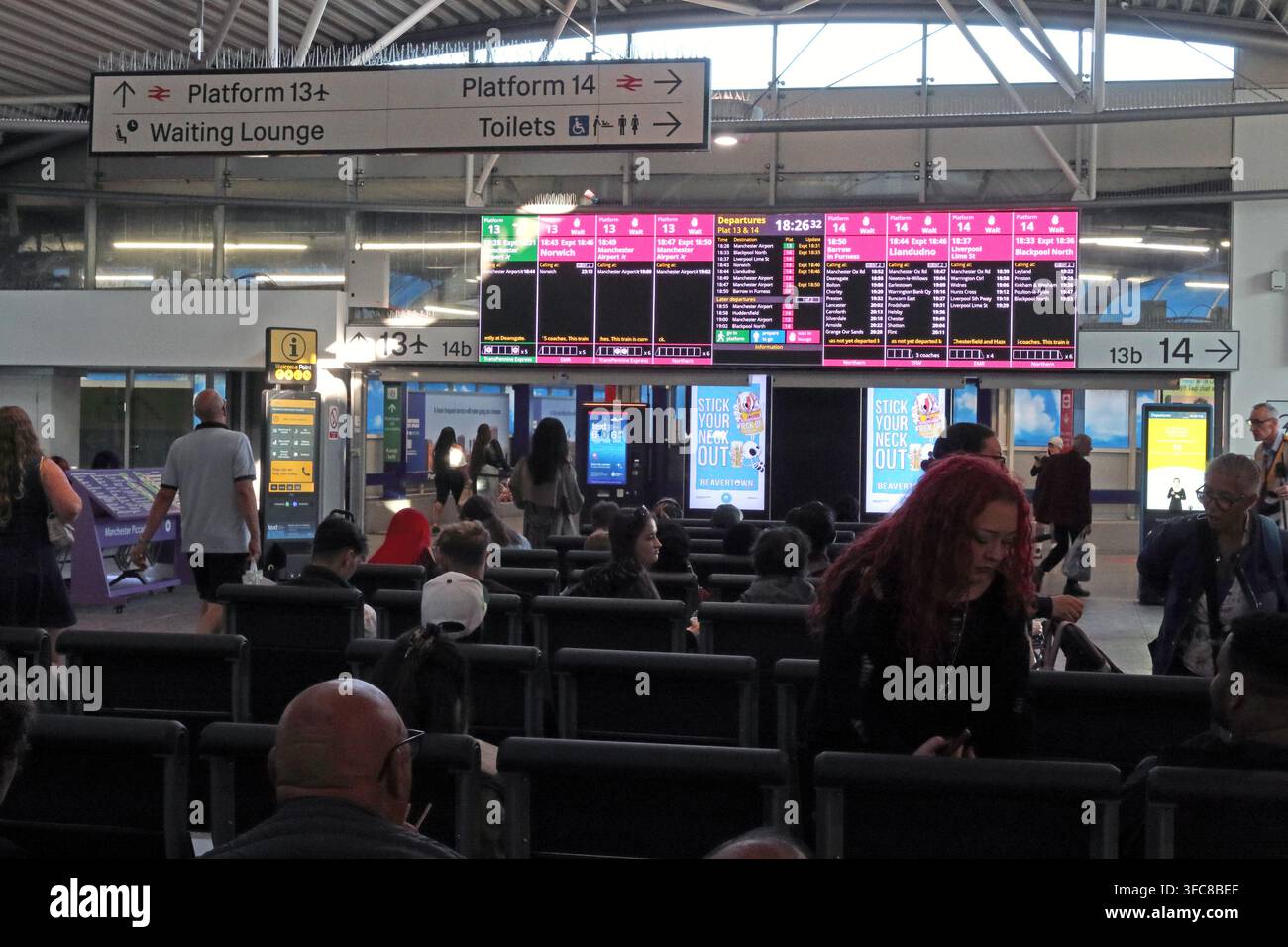 Crowded waiting area for Manchester Piccadilly platforms 13 and 14, the station’s two busy through platforms. Stock Photo