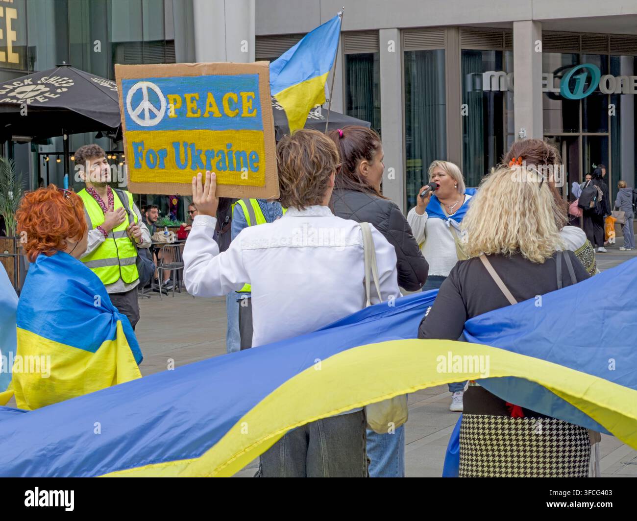 Peace for Ukraine banner at Ukrainian Independence Day solidarity gathering in Manchester, 22 August 2026 Stock Photo