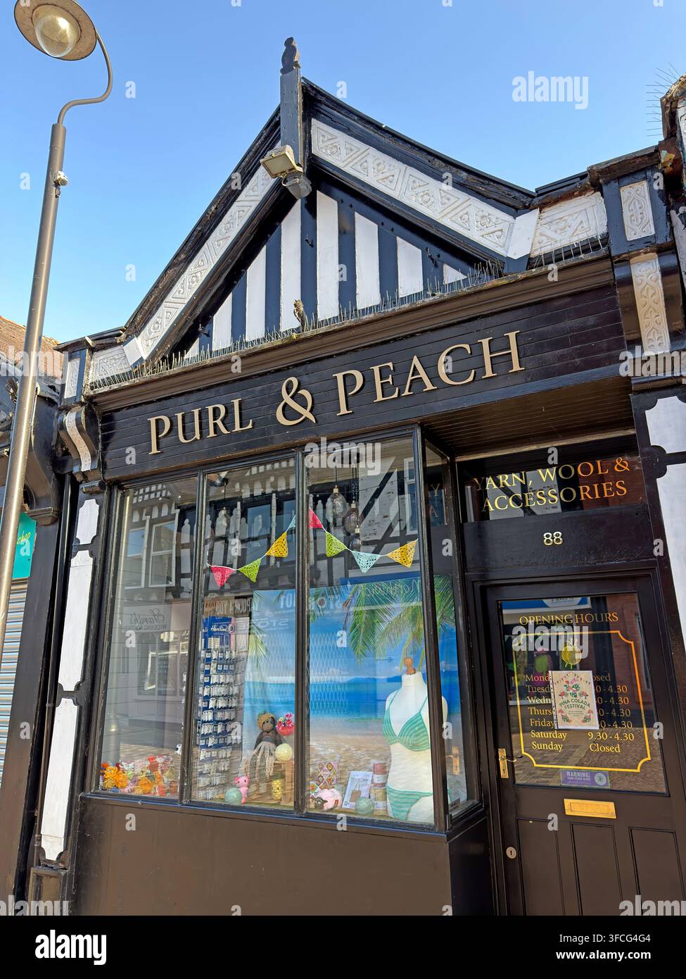 Pearl & Peach independent wool and knitting shop on Witton Street, Northwich, Cheshire Stock Photo