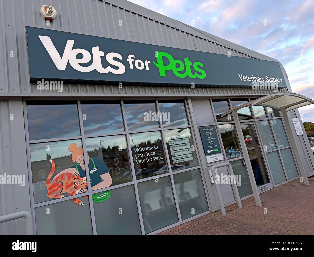Vets for Pets on Thelwall Lane, Warrington, amid CMA reforms introducing clearer prices, ownership information and prescription fee caps Stock Photo