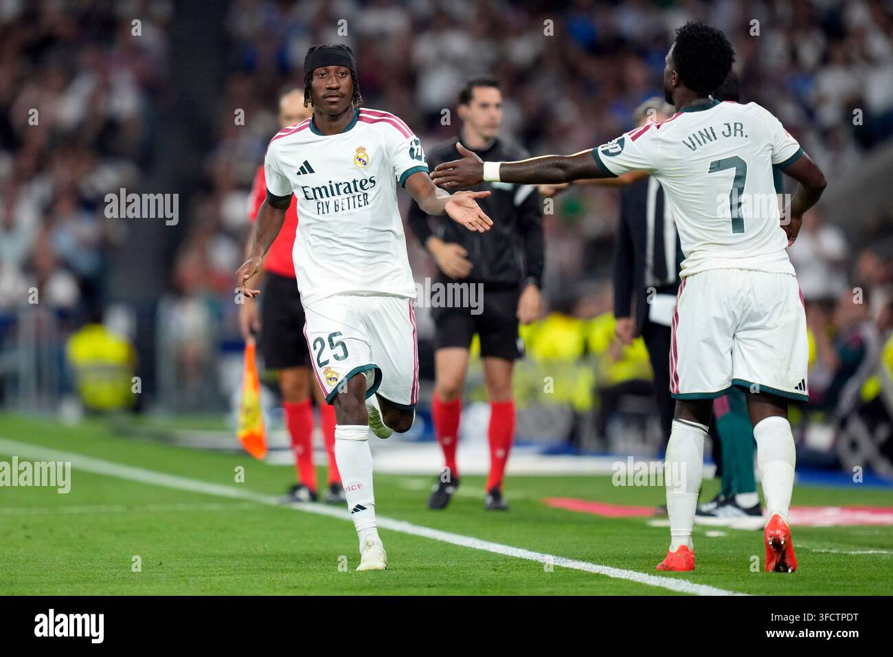 yan-diomande-and-vinicius-junior-of-real-madrid-cf-during-the-la-liga