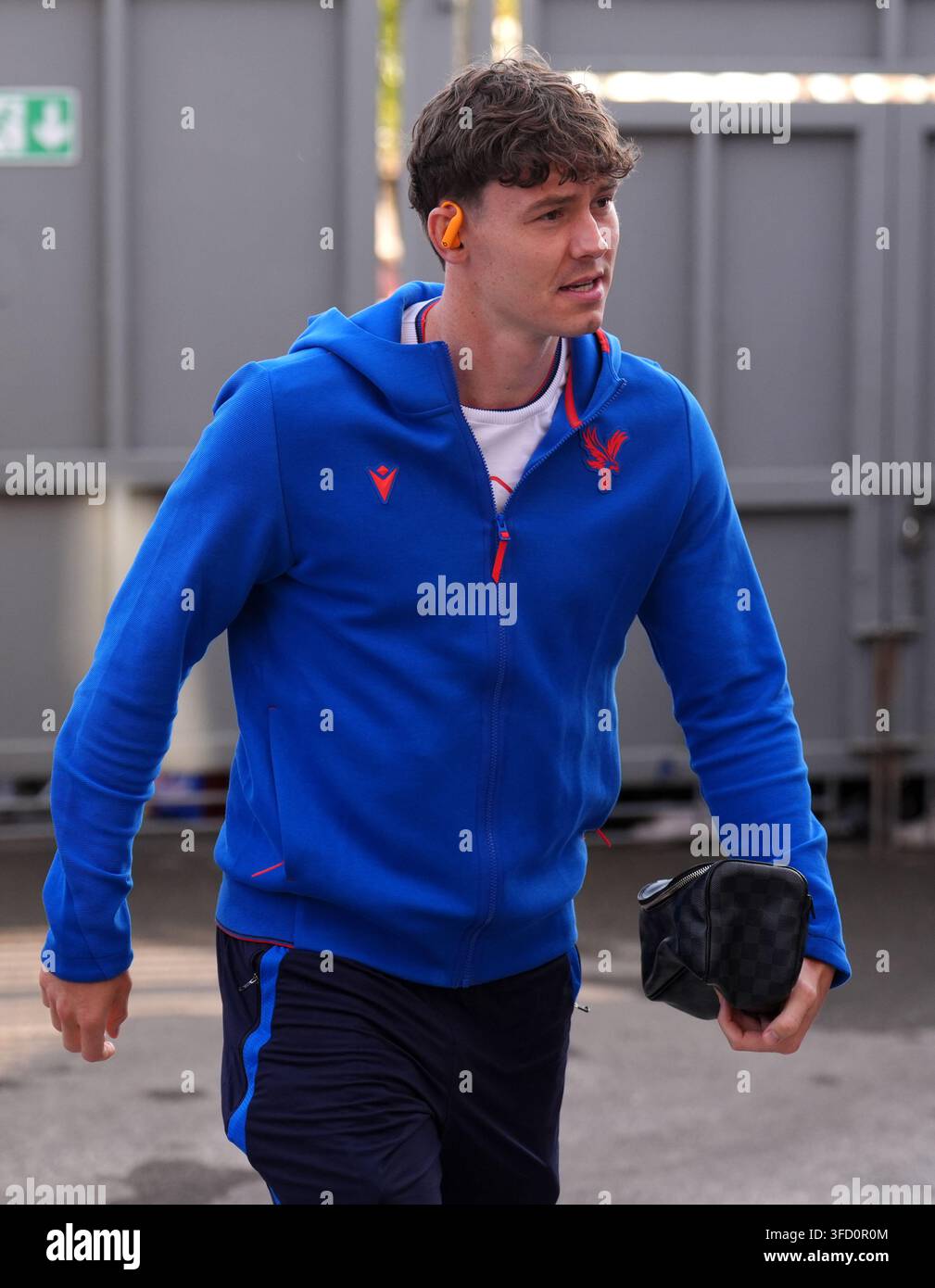 crystal-palace-s-jorgen-strand-larsen-arriving-before-the-premier