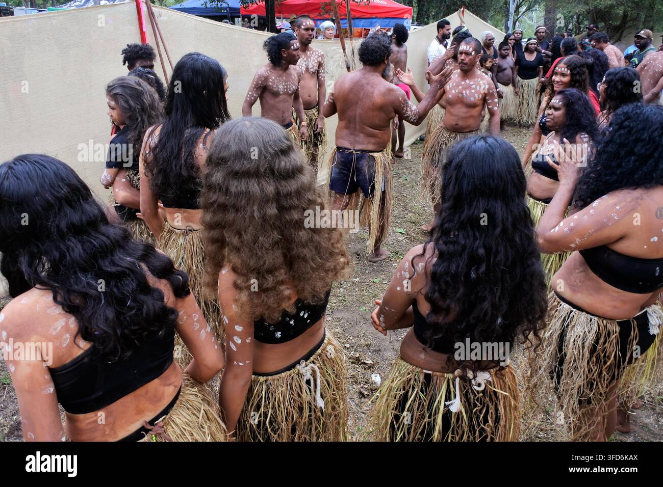 Aboriginal woman australia ceremonial hi-res stock photography and