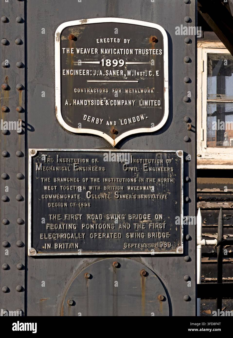 Historic plaque commemorating the 1899 Northwich Town Bridge over the River Weaver. Stock Photo
