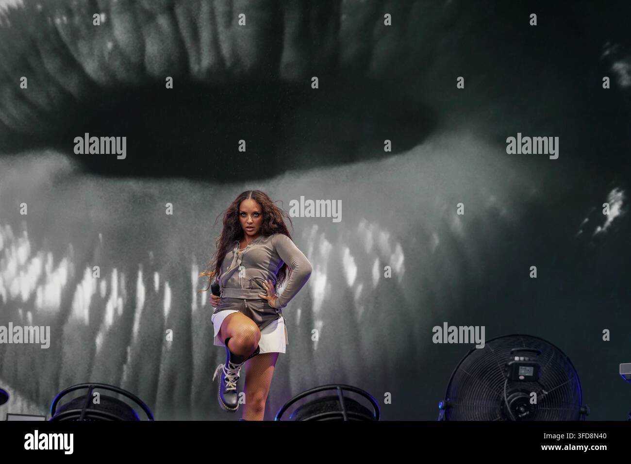 jade-performs-on-the-grid-stage-during-the-reading-festival-at-little