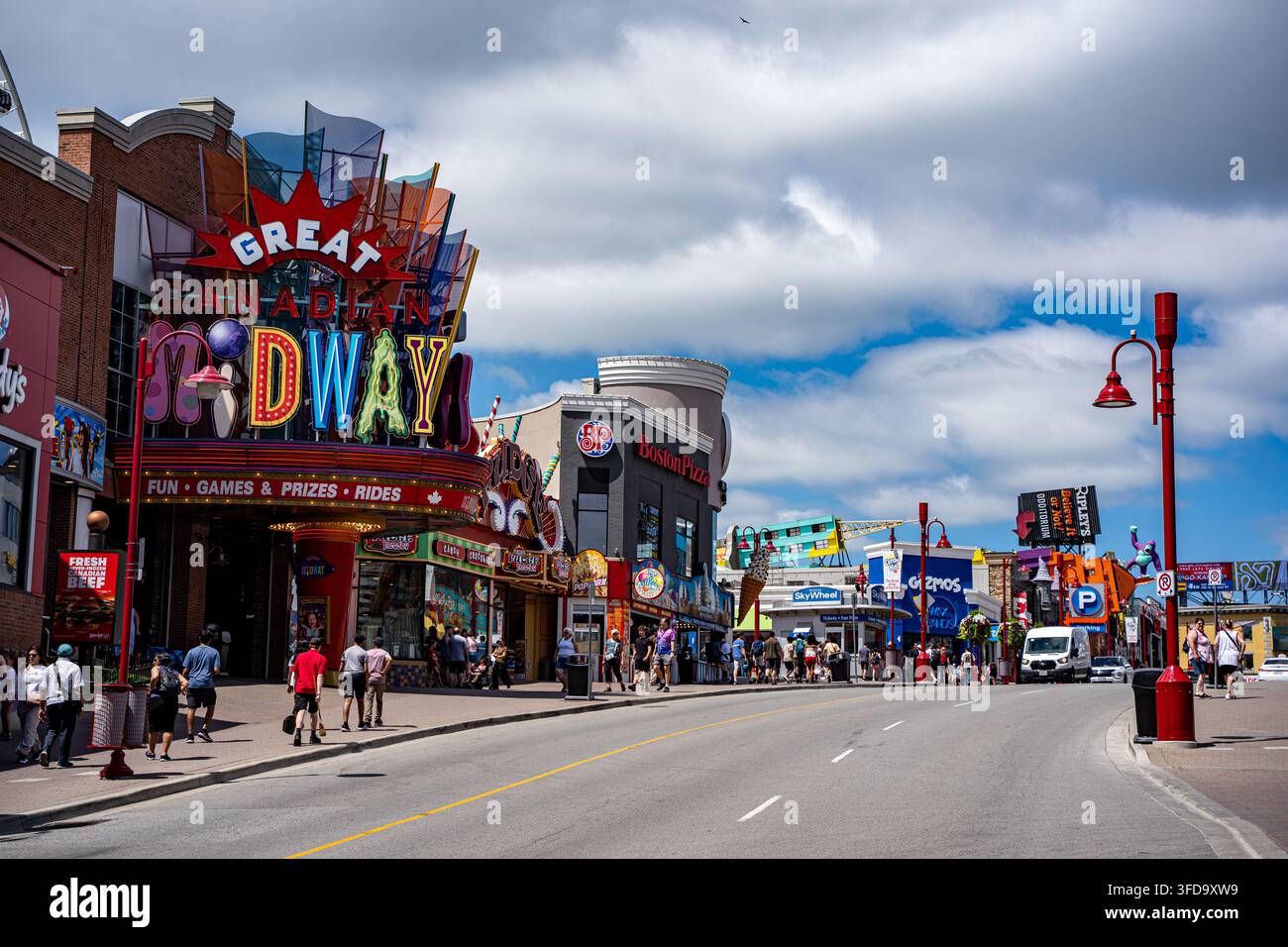 Arcade on clifton hill niagara falls hi-res stock photography and