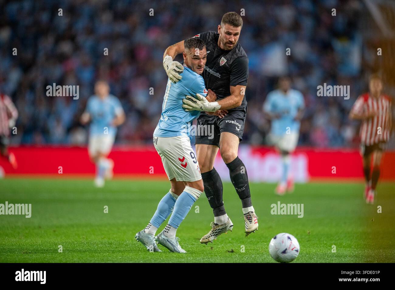 unai-simon-of-athletic-and-ferran-jutgla-of-celta-vigo-during-laliga-ea