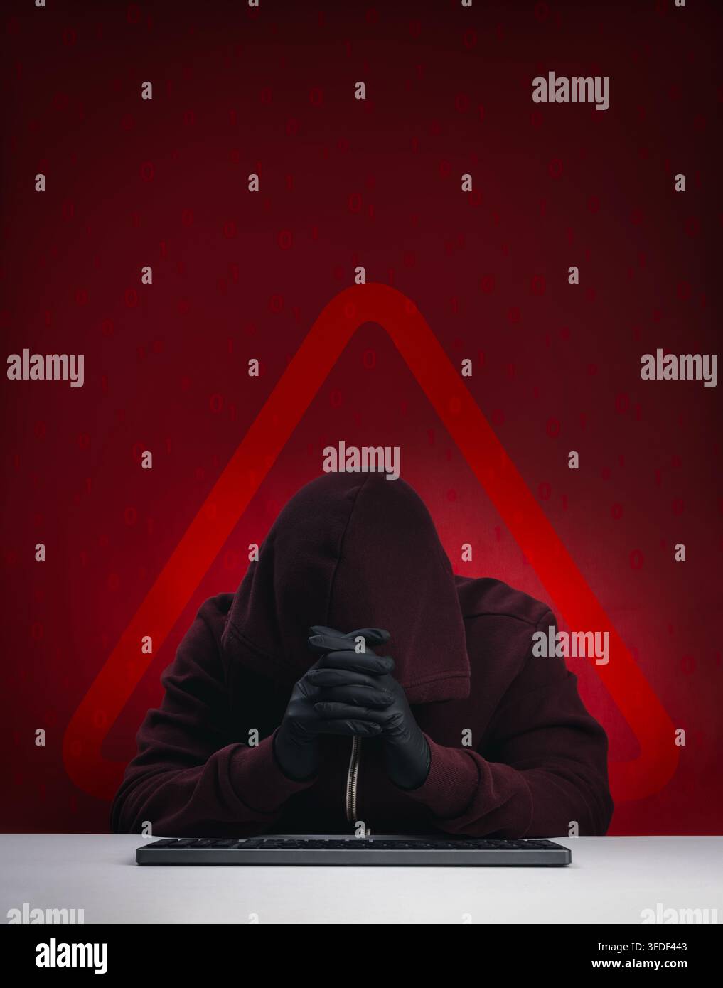 Anonymous scammer hooded cybercriminal hi-res stock photography and ...
