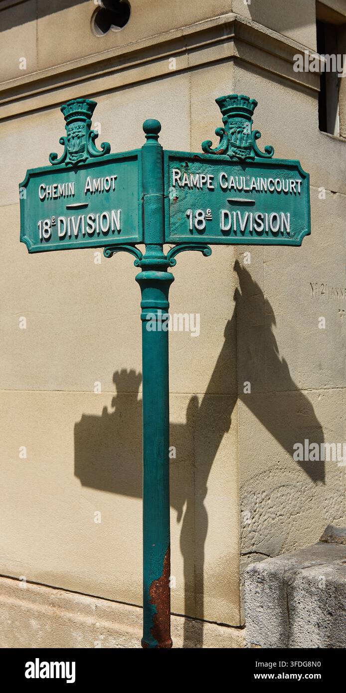 Paris street names hi-res stock photography and images - Alamy