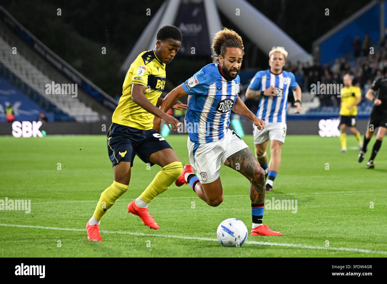 Oxford's Mo Missanga 1 on 1 with Huddersfield's Marcus Harness in the ...