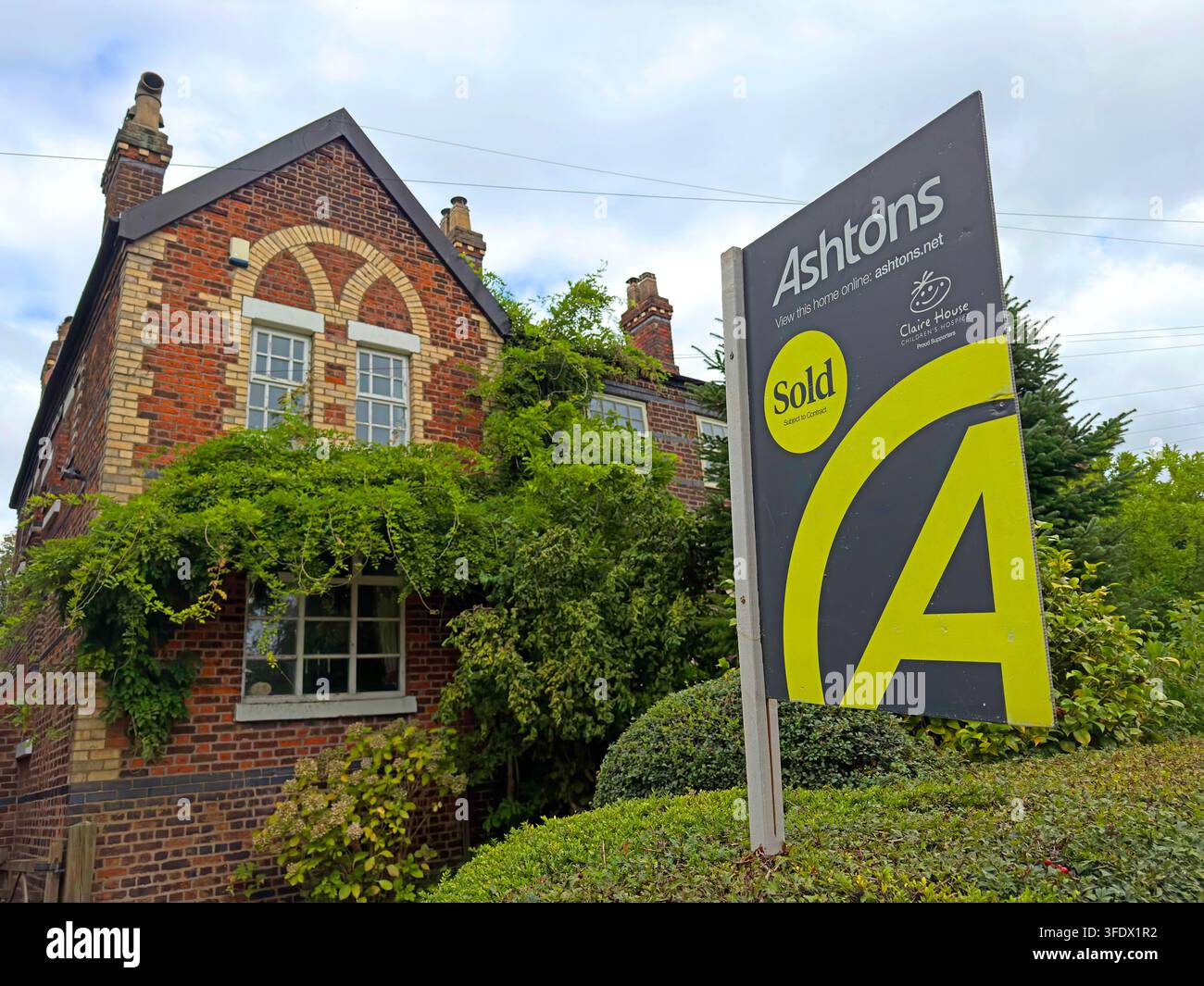 Ashtons estate agent Sold board outside Clair House in Lymm, illustrating the Cheshire property market Stock Photo