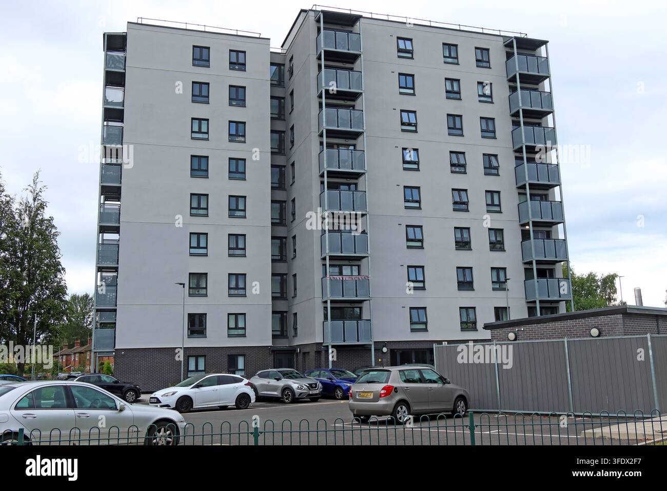 Kingsway House after major Torus Social Housing Group SHDF retrofit, showing balconies and renewed exterior in Latchford, Warrington Stock Photo