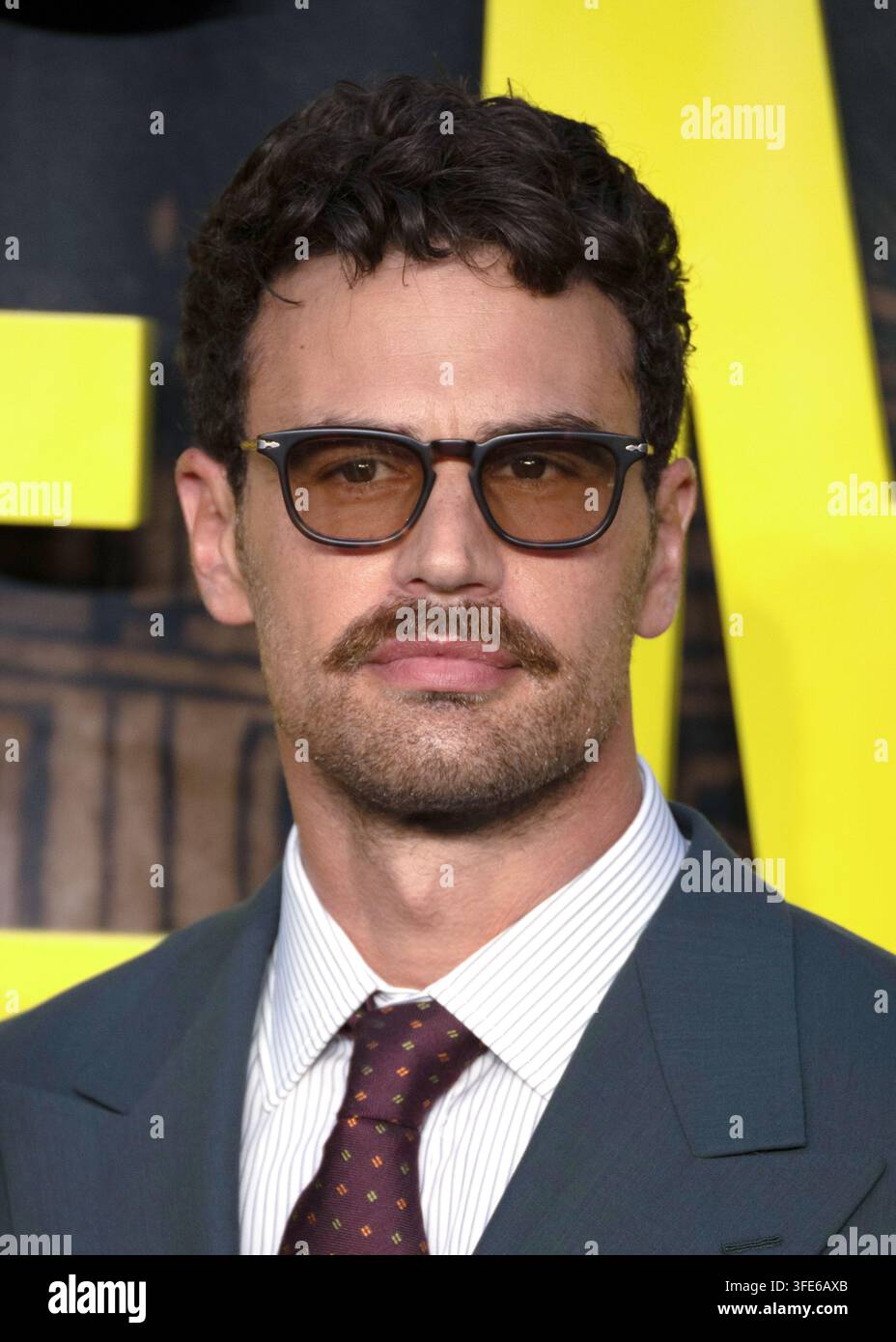 theo-james-attends-the-gentlemen-season-2-world-premiere-at-guildhall