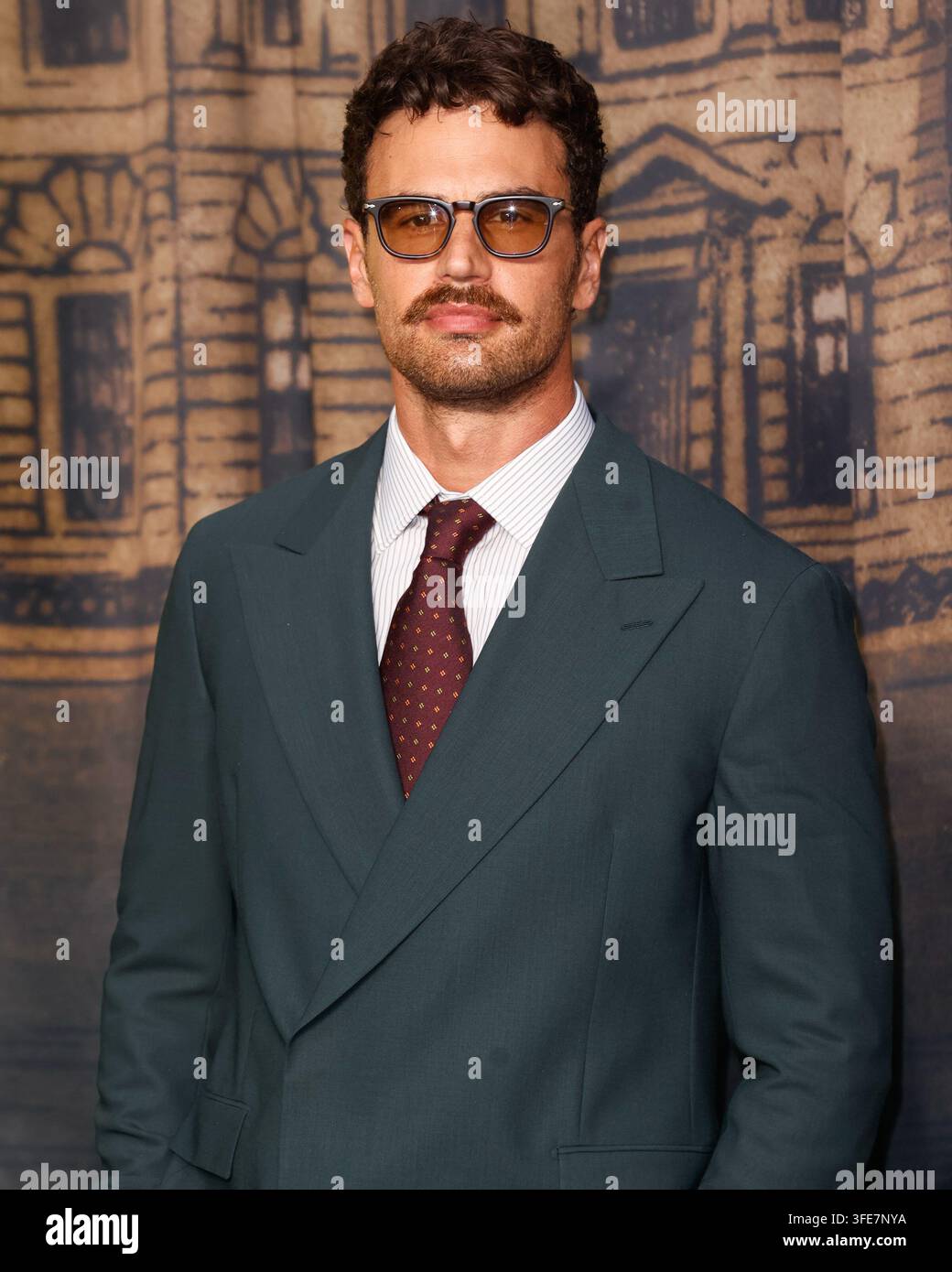 theo-james-attends-the-gentlemen-season-2-world-premiere-held-at-the