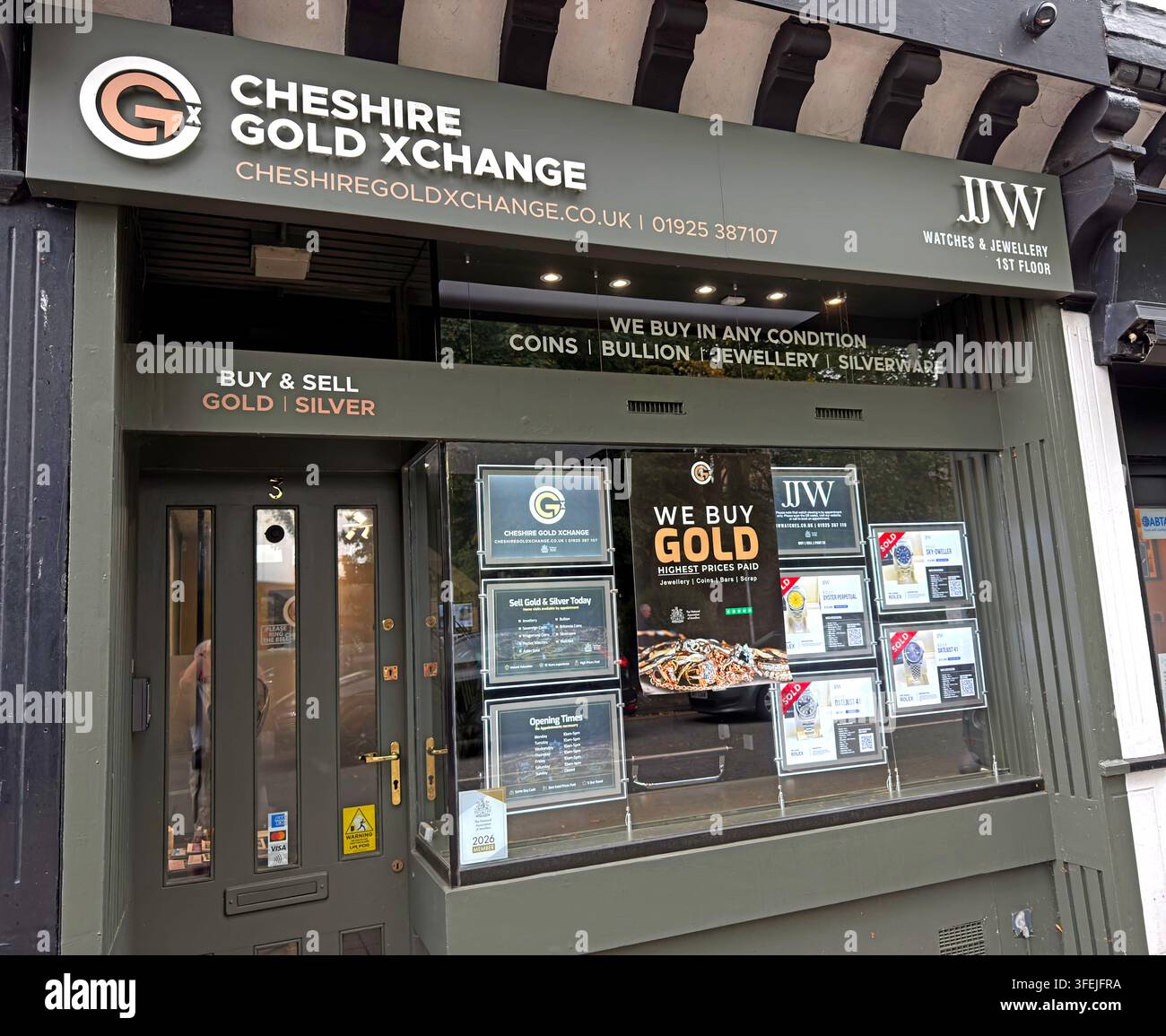 JJW Cheshire Gold Exchange in Stockton Heath buying and selling gold, silver, coins and watches. Stock Photo