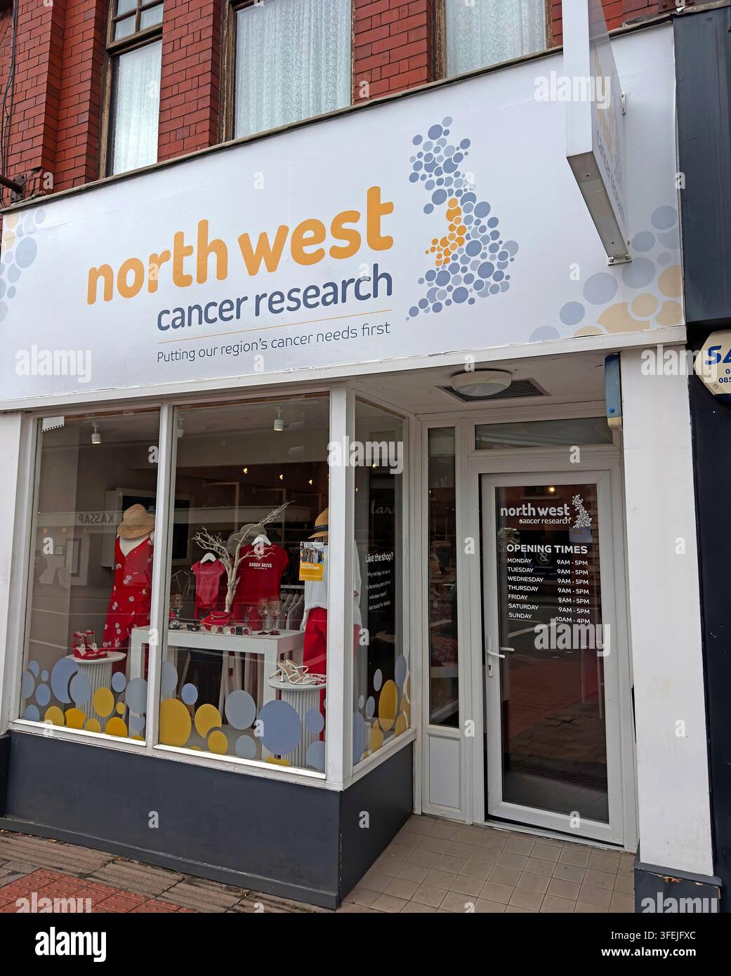 North West Cancer Research charity shop in Stockton Heath, Warrington, Cheshire. Stock Photo