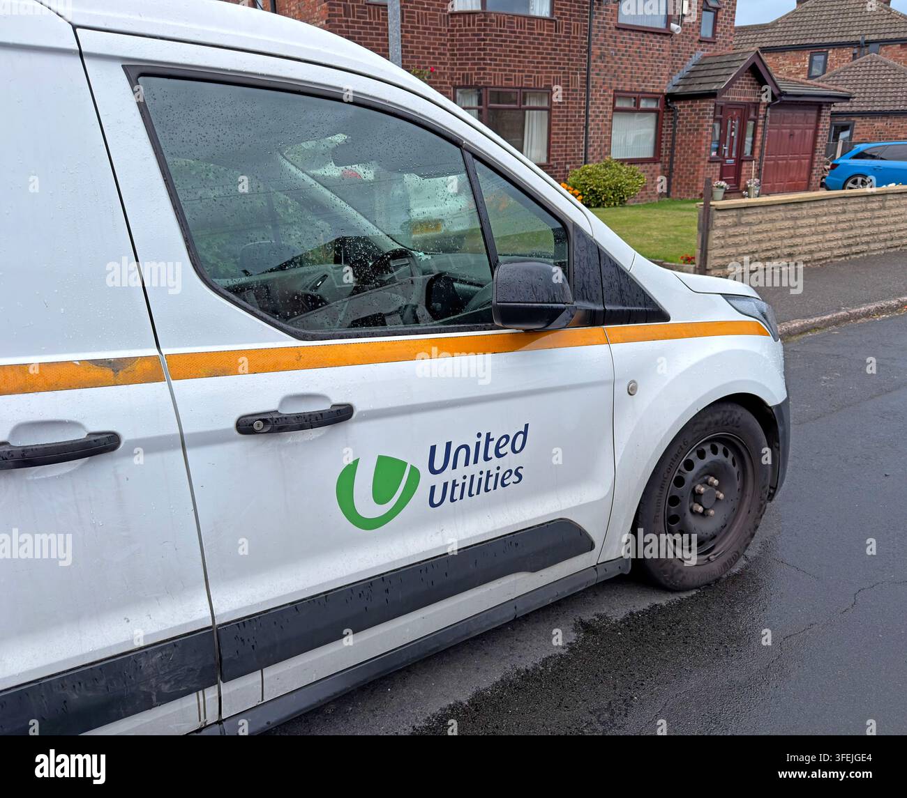 United Utilities maintenance van in a Warrington residential street, amid scrutiny of sewage pollution, water-sector performance and executive pay Stock Photo