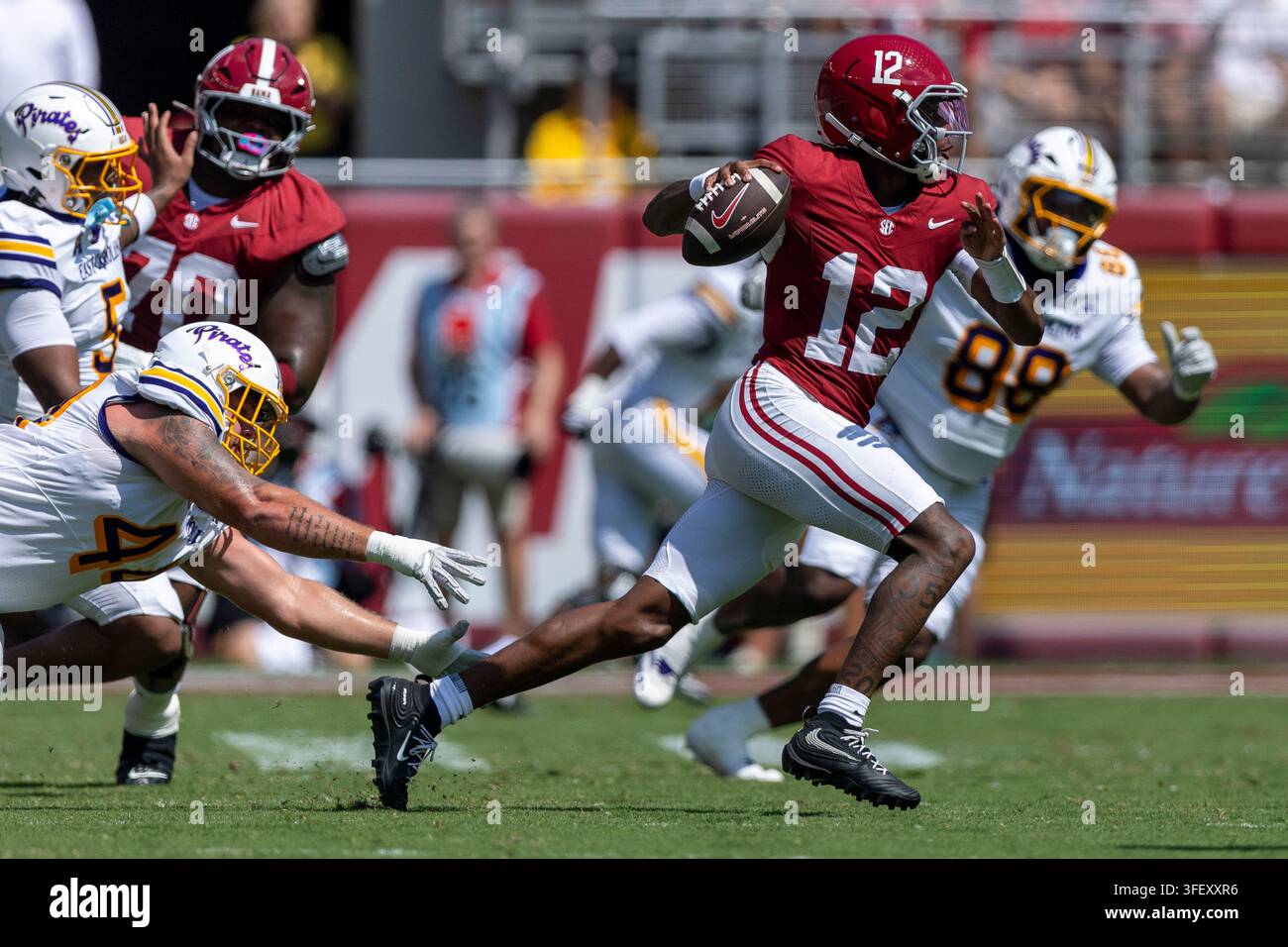 Alabama Quarterback Keelon Russell 12 Runs Past East Carolina alabama-quarterback-keelon-russell-12-runs-past-east-carolina