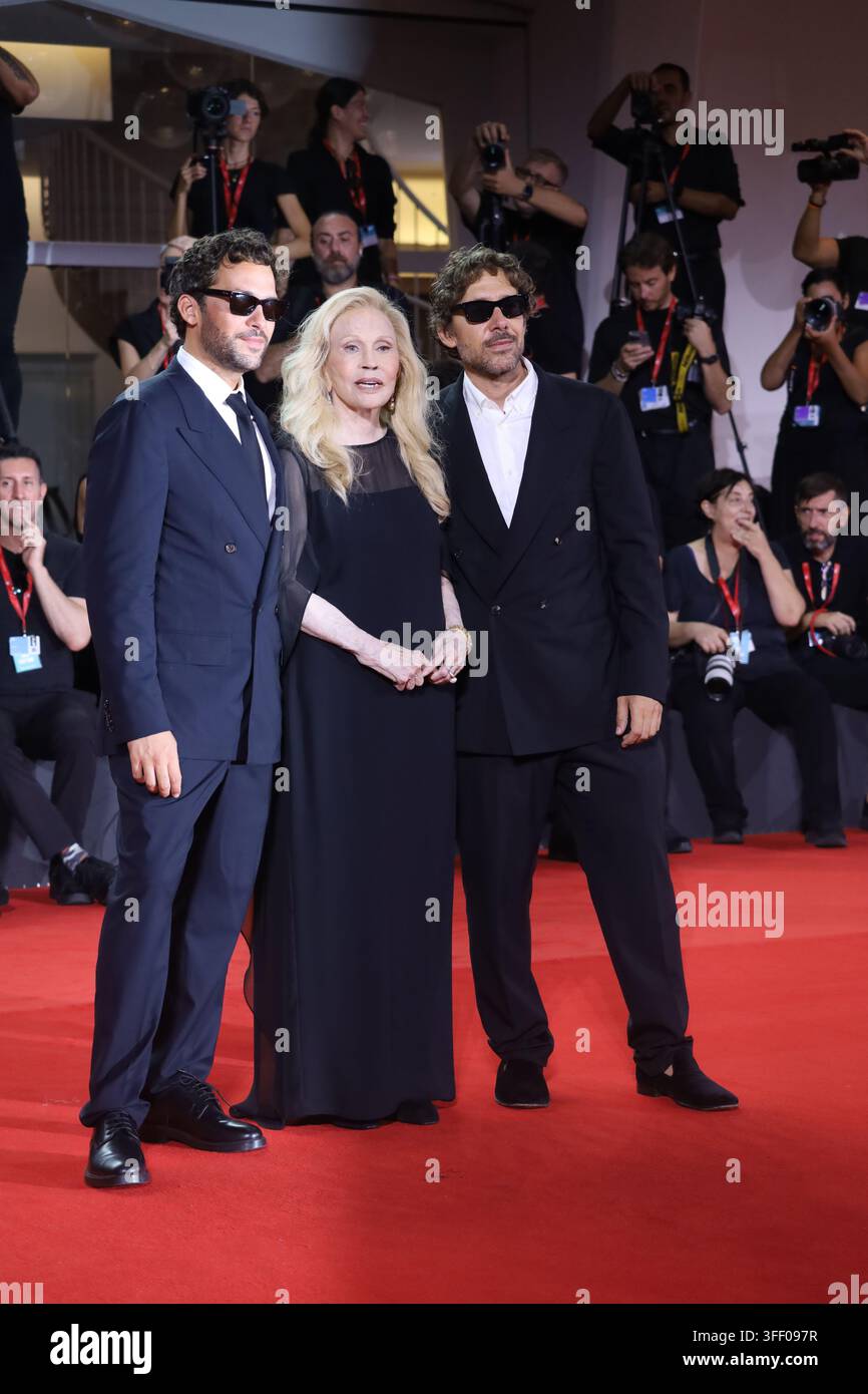 Venice Italy 5th September 2026 Faye Dunaway Arriving On The Red venice-italy-5th-september-2026-faye-dunaway-arriving-on-the-red