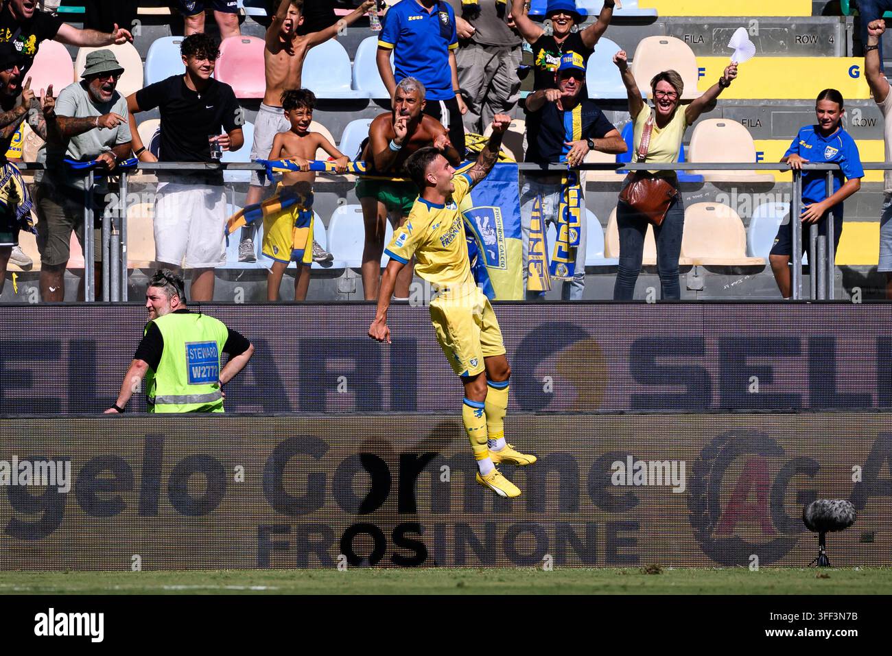 antonio-raimondo-of-frosinone-calcio-celebrates-after-scoring-the-goal