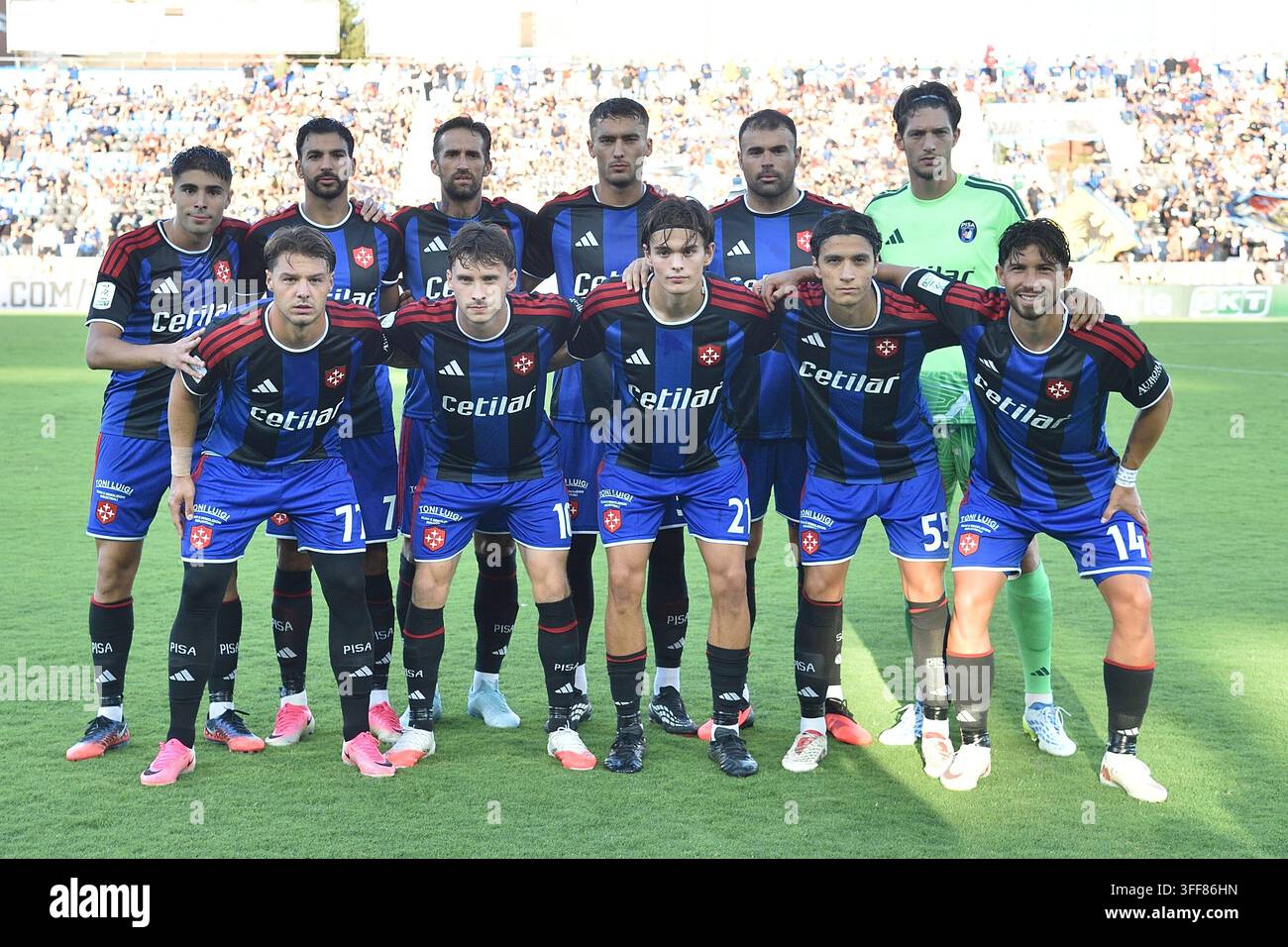 IPA88228192 Pisa Players Line Up For The Pisa SC Vs Padova Calcio ipa88228192-pisa-players-line-up-for-the-pisa-sc-vs-padova-calcio