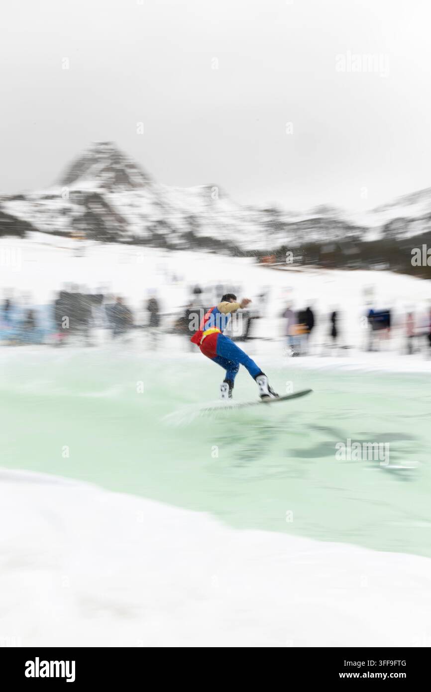 Ski resort mountain festival crowd hi-res stock photography and images ...
