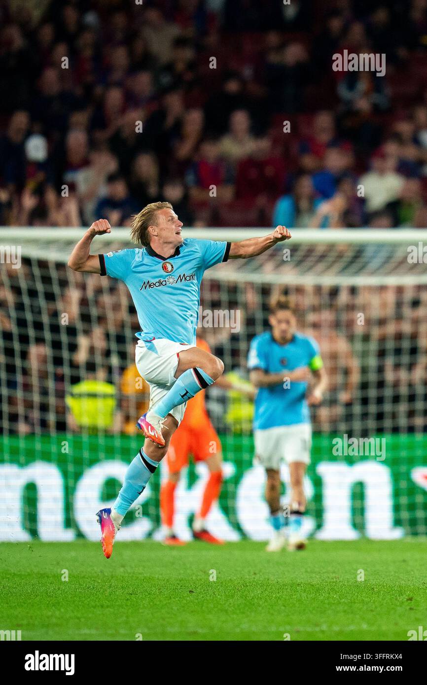 Barcelona Crushes Feyenoord in Champions League Opener as Flick Praises Stars Barcelona Crushes Feyenoord in Champions League Opener as Flick Praises Stars