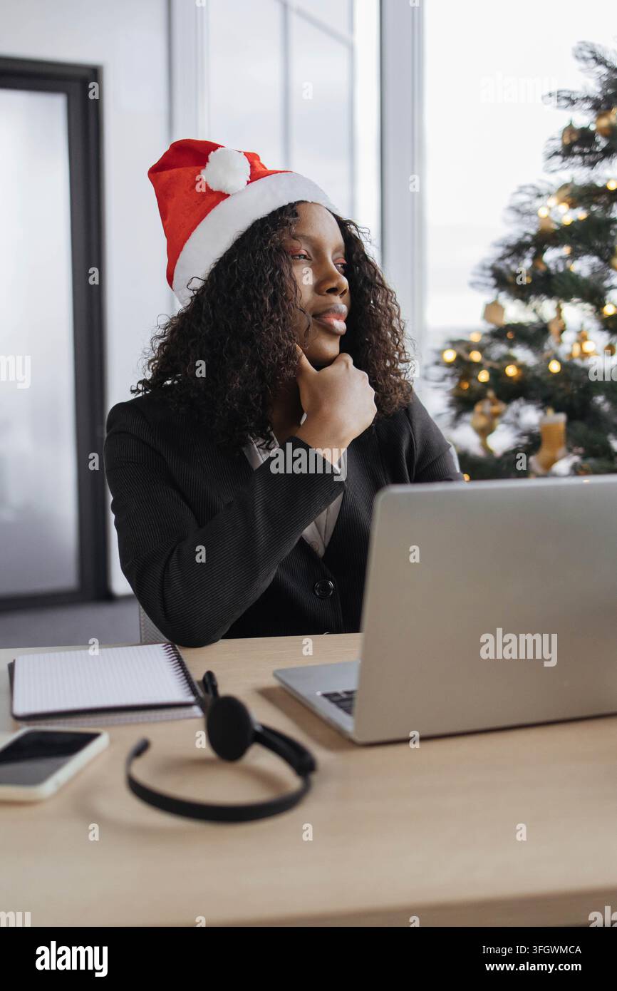 Woman in hat blazer hi-res stock photography and images - Alamy