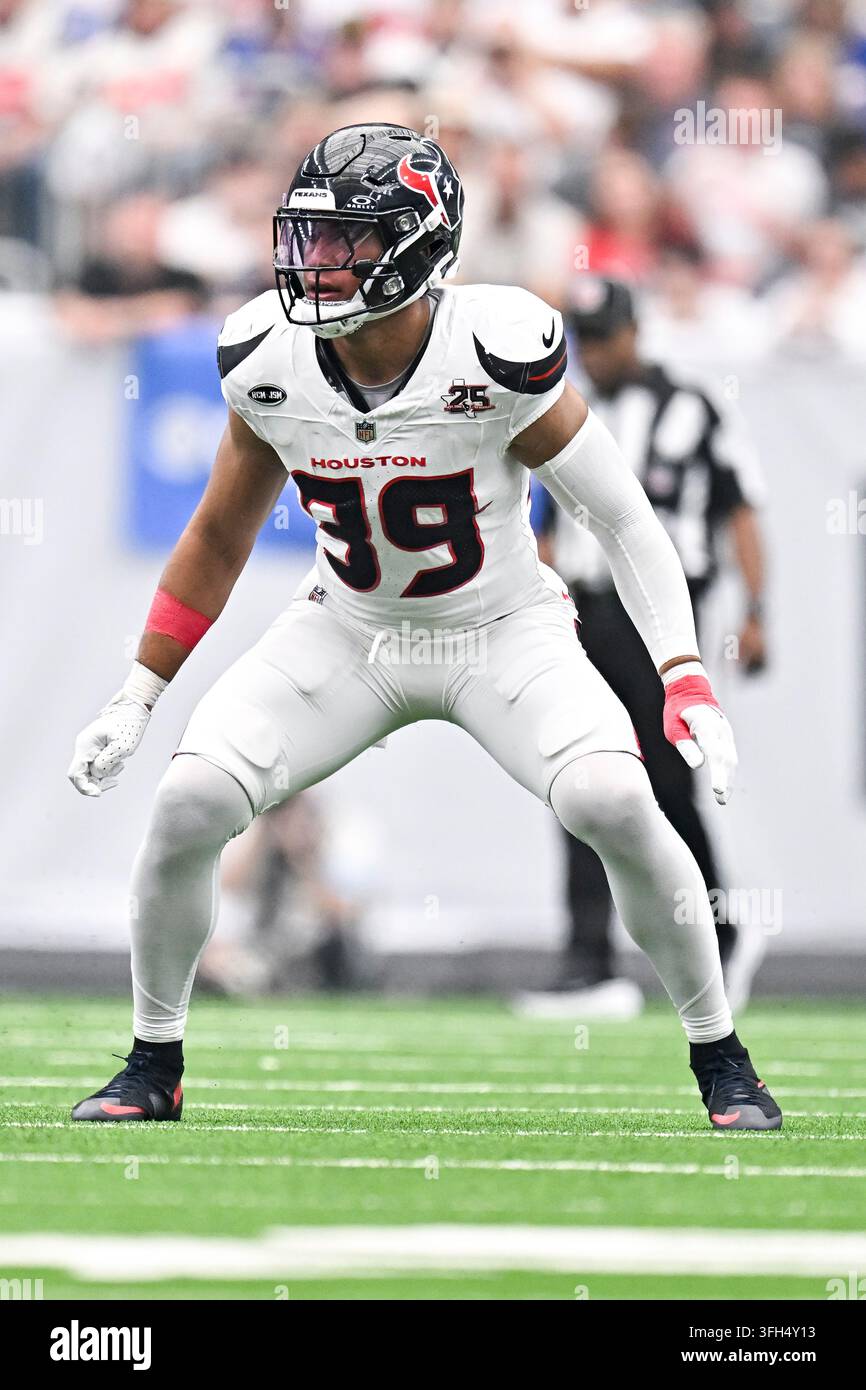 Houston Texans linebacker Henry To'oto'o (39) defends in coverage ...