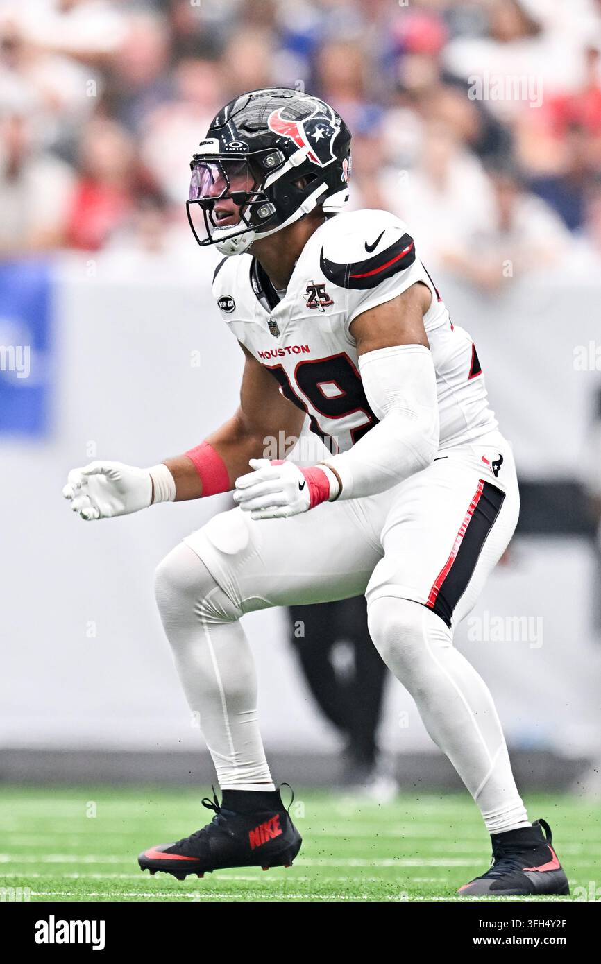 Houston Texans linebacker Henry To'oto'o (39) defends in coverage ...