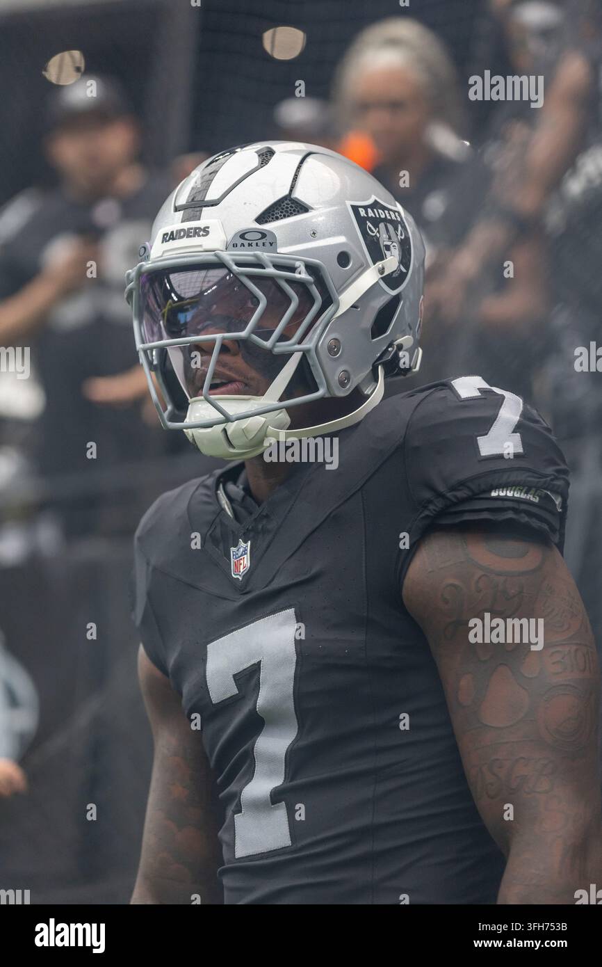 Quay Vector Las Vegas Raiders linebacker Quay Walker (7) enters the field during ...