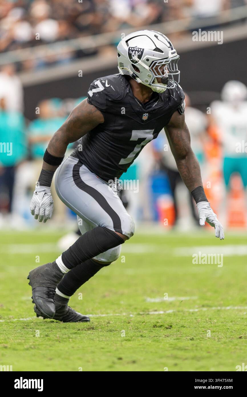 Quay Vector Las Vegas Raiders linebacker Quay Walker (7) against the Miami Dolphins ...