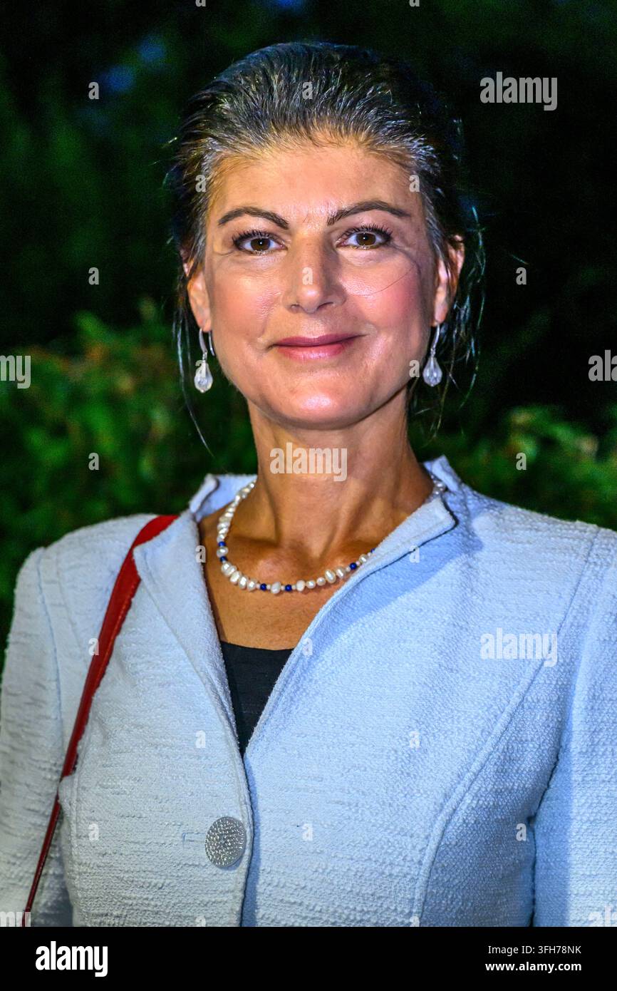 GER Berlin Strasse Park Sahra Wagenknecht BSW Parteigr nderin 15 ger-berlin-strasse-park-sahra-wagenknecht-bsw-parteigr-nderin-15