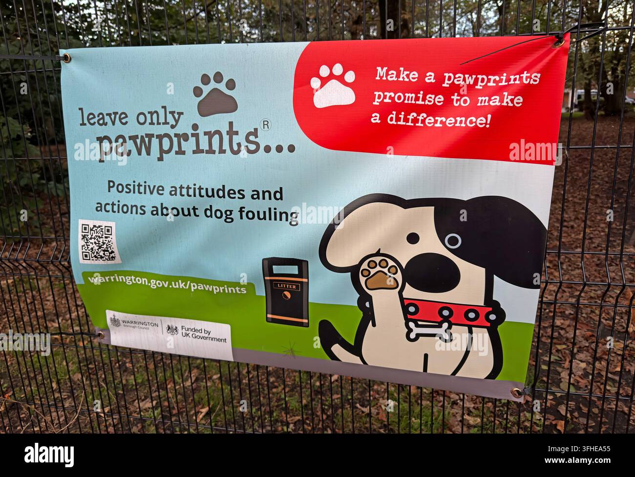 Warrington council's Leave Only Pawprints sign promotes responsible dog ownership, dog-fouling prevention and cleaner public spaces. Stock Photo