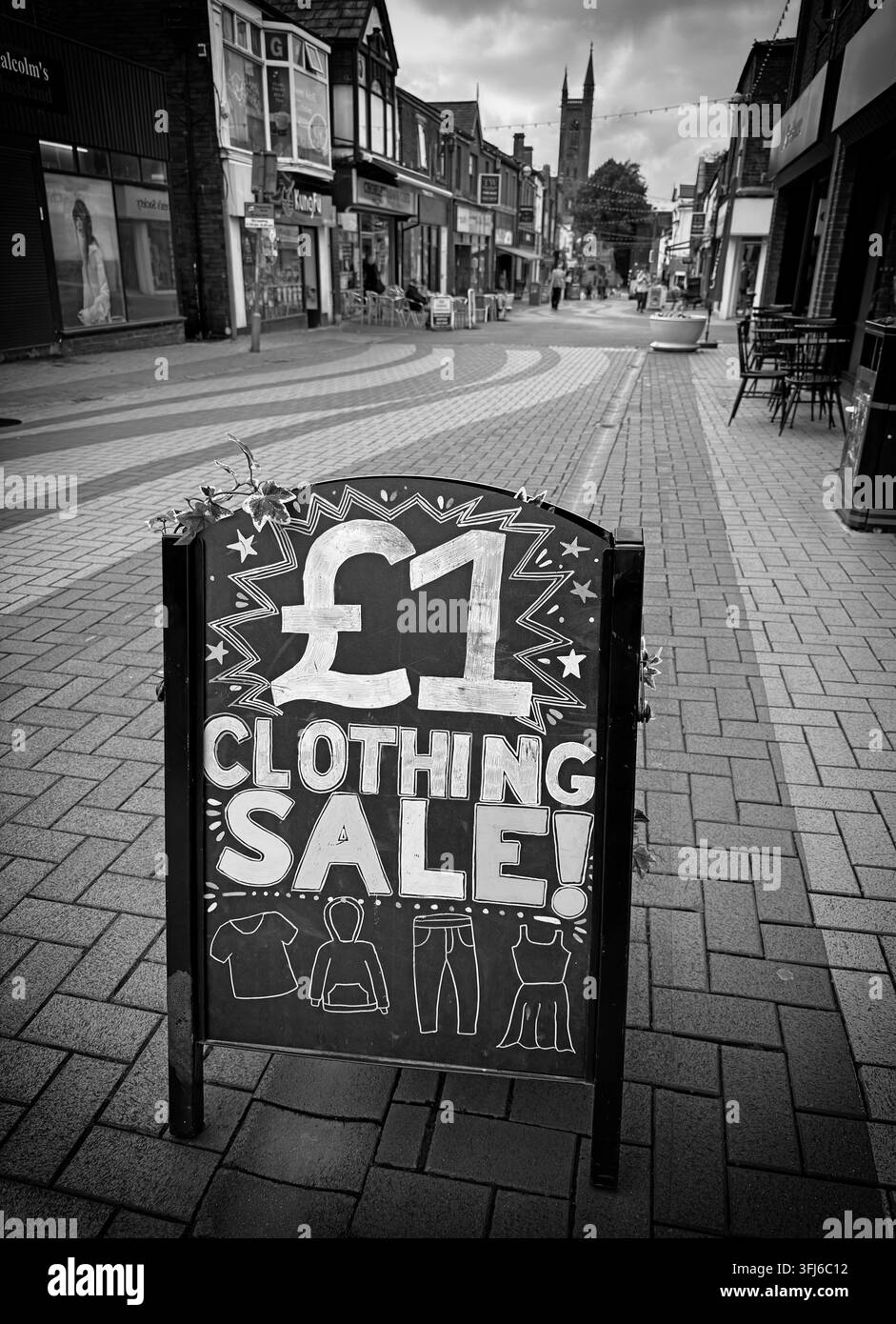 One Pound clothing sale sign at 13 Chapel Street, Chorley, advertising a £1 clearance in a Lancashire town-centre shop. Stock Photo