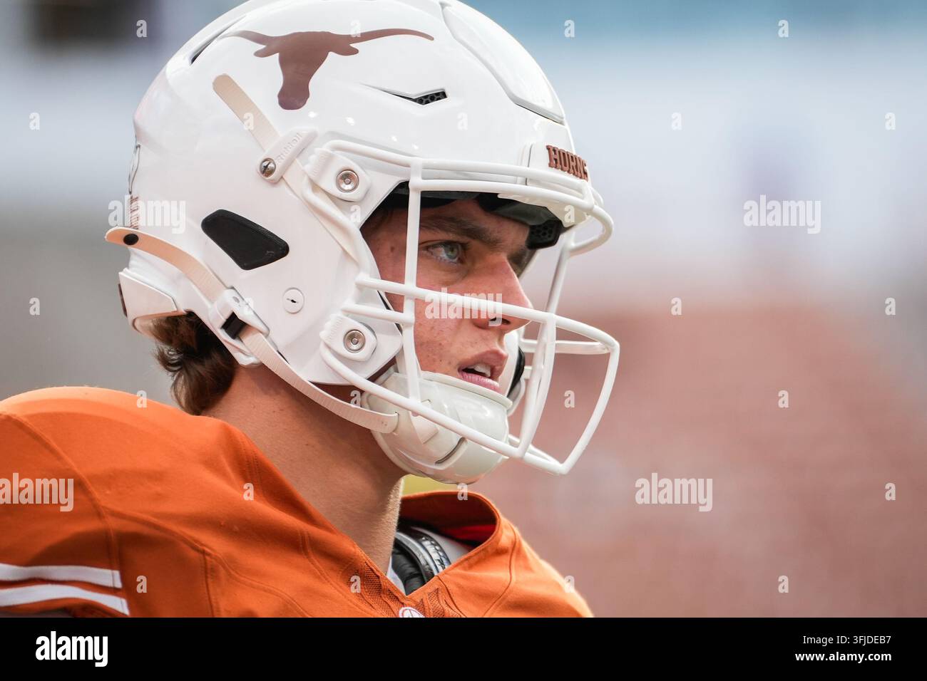 Texas Longhorns quarterback Arch Manning (16) warms up ahead of an NCAA ...