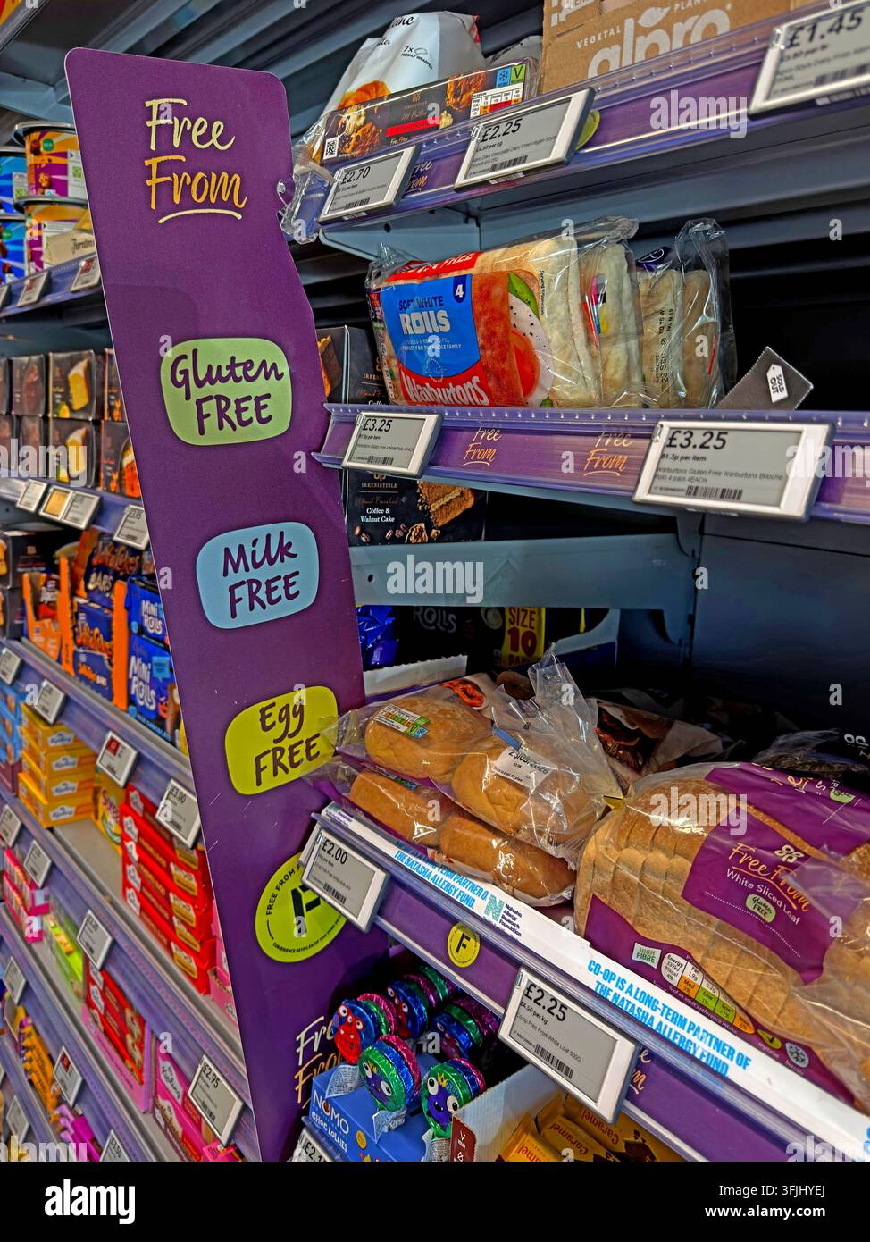 Supermarket Free From aisle with gluten-free, milk-free and egg-free bakery products for coeliac disease, allergies and dietary choices. Stock Photo