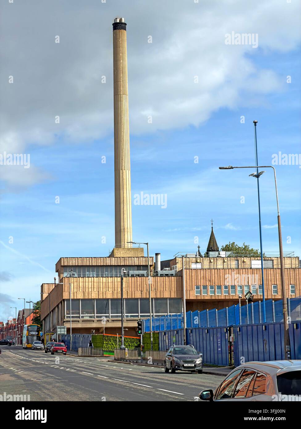 Former Royal Liverpool University Hospital boiler house and its landmark 67-metre chimney on Prescot Street, Liverpool. Stock Photo