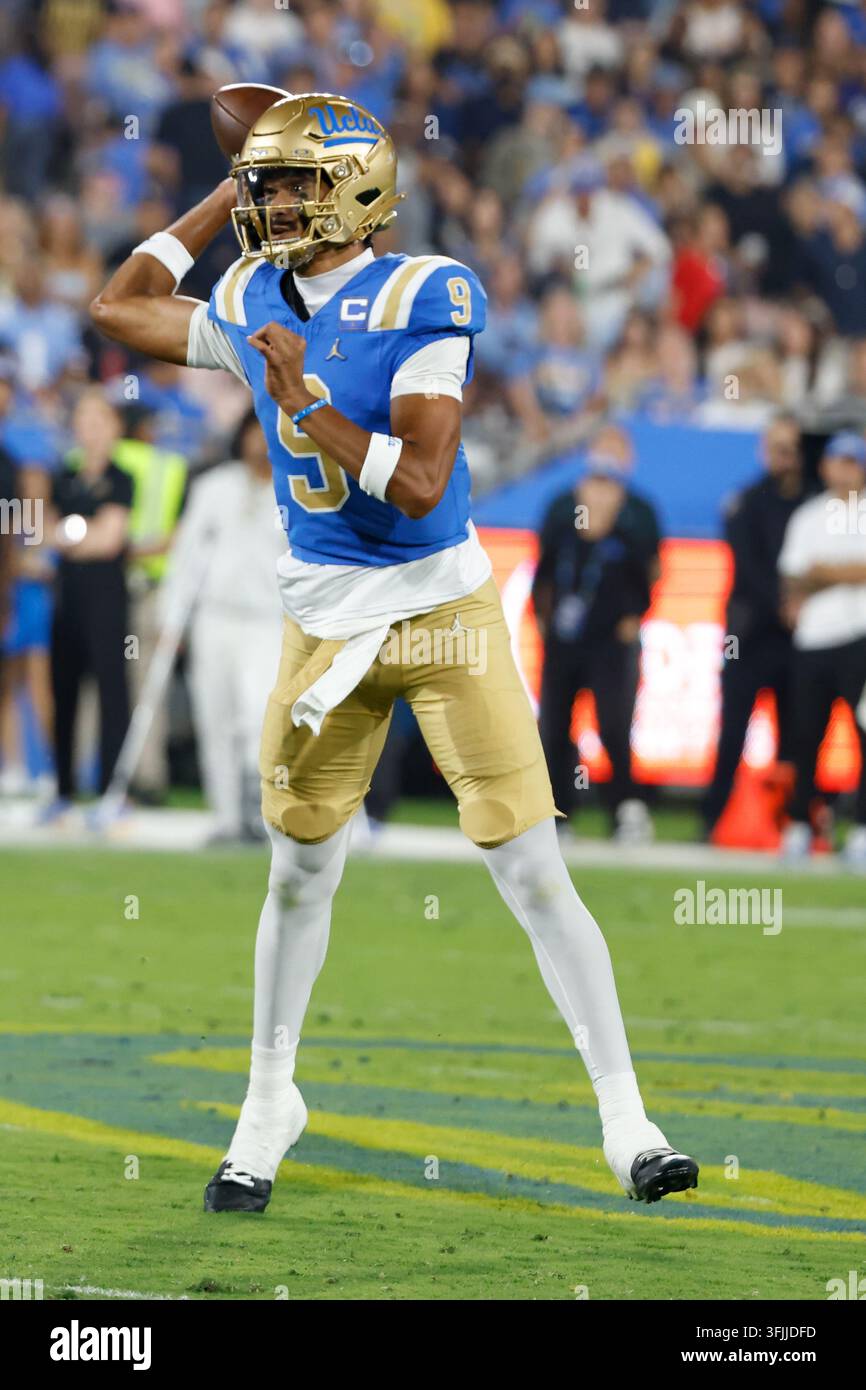 PASADENA, CA - SEPTEMBER 19: UCLA Bruins quarterback Nico Iamaleava (9 ...