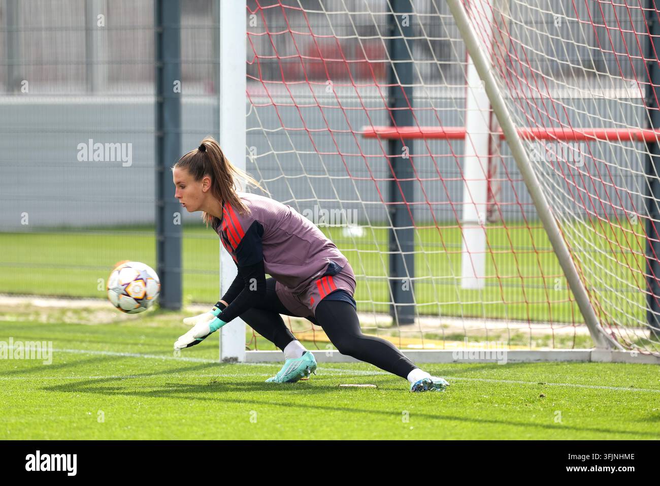 FC Bayern extends goalkeeper Ena Mahmutovic contract until 2029 FC Bayern extends goalkeeper Ena Mahmutovic contract until 2029