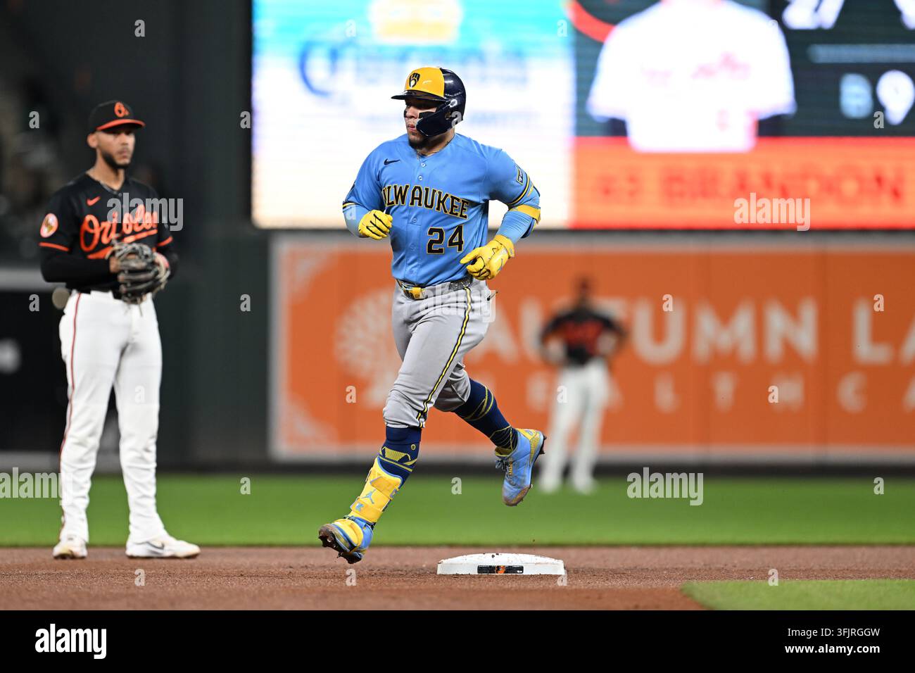 Milwaukee Brewers catcher William Contreras (24) rounds second after ...