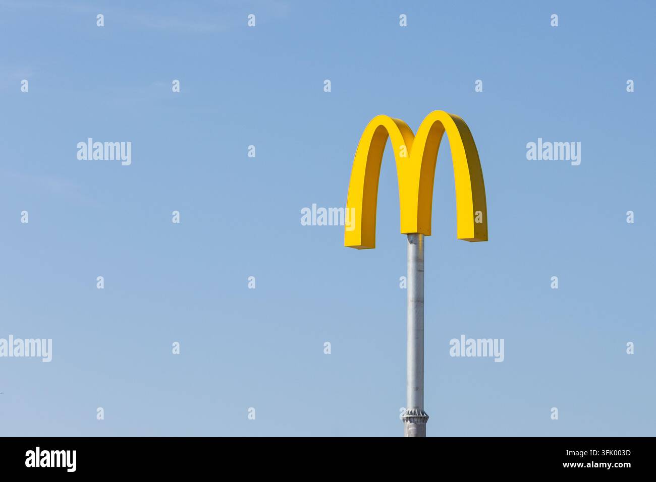 Mcdonalds sign board hi-res stock photography and images - Alamy