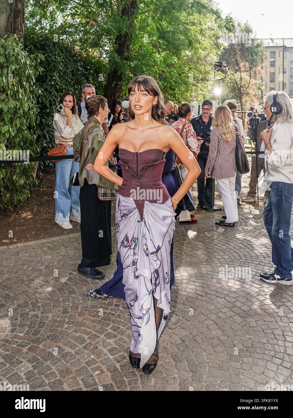 Compressed Spring Vector IPA88871997 - Milan, Milan Women's Fashion Week Spring/Summer 2027 ...