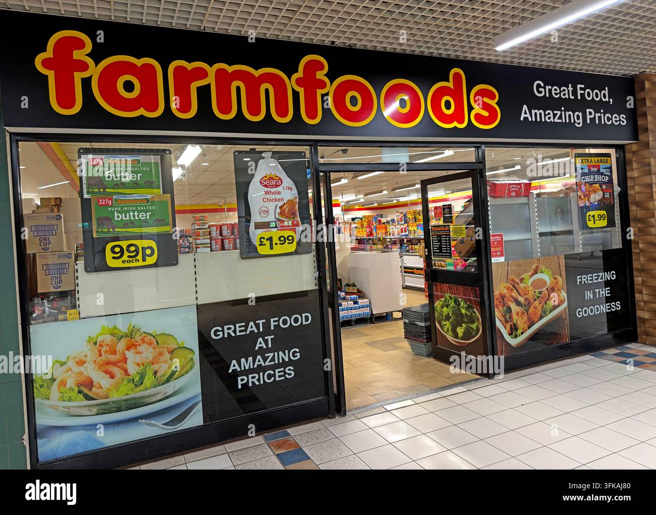 Farmfoods supermarket at Units J-K, The Concourse Shopping Centre, Skelmersdale, showing value grocery retail in the Lancashire New Town centre. Stock Photo