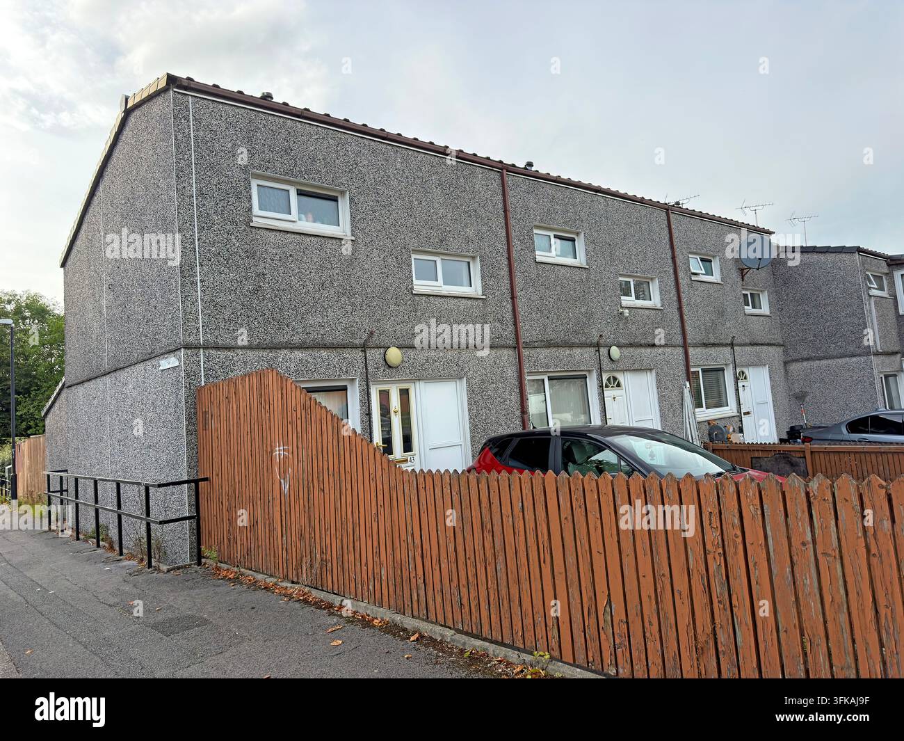 Pebble-dashed social housing at Beancroft in Skelmersdale, a surviving example of low-rise estate design from the Lancashire New Town era. Stock Photo