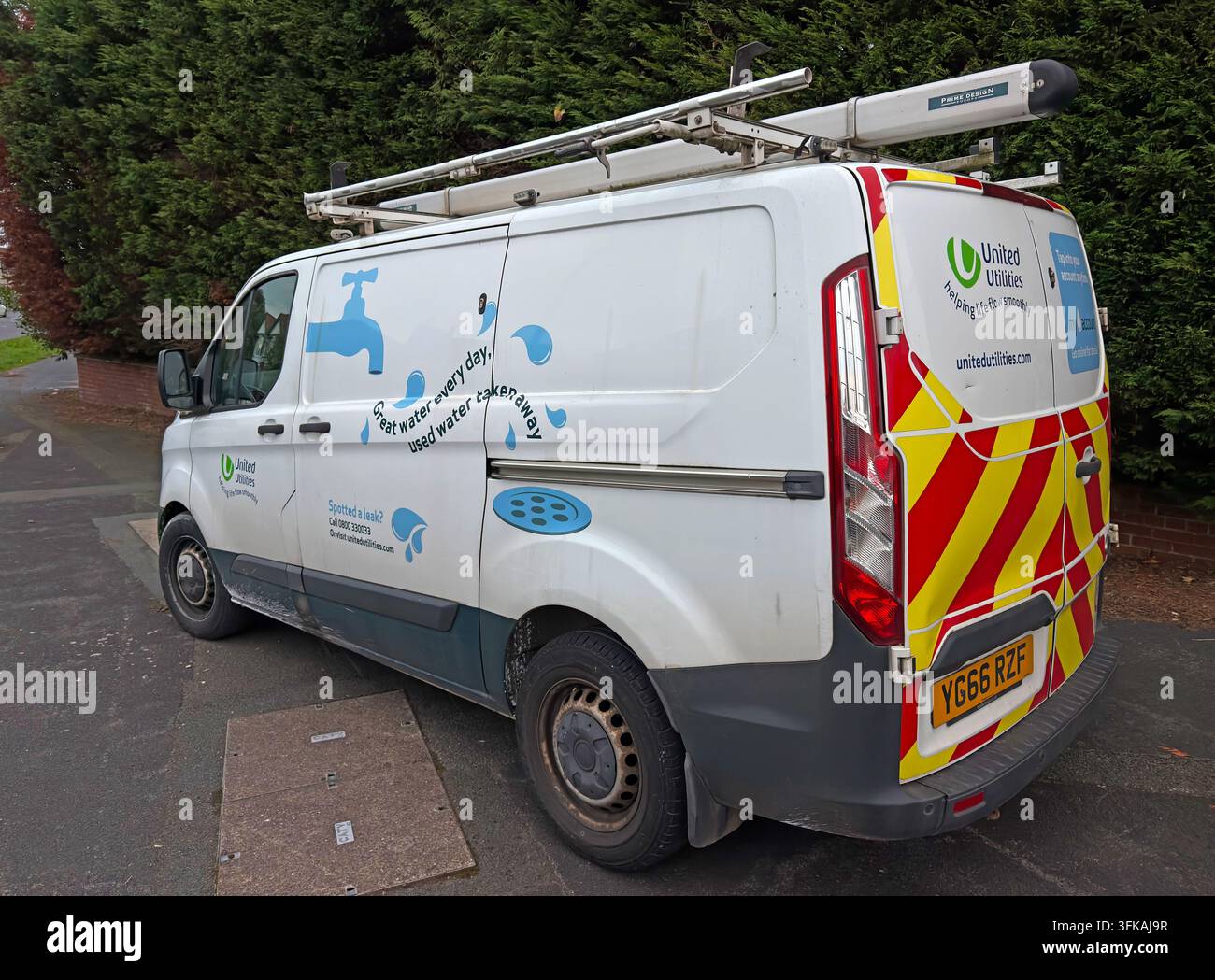 United Utilities service van in Warrington, illustrating the privatised water company’s field response to leaks, sewerage and network maintenance. Stock Photo