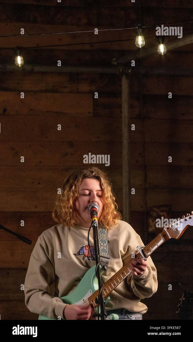 Open mike and jamming night at the Slate Barn arts venue in Sweffling a Suffolk village.  A real barn with electricity but no mains water or sewerage. Stock Photo