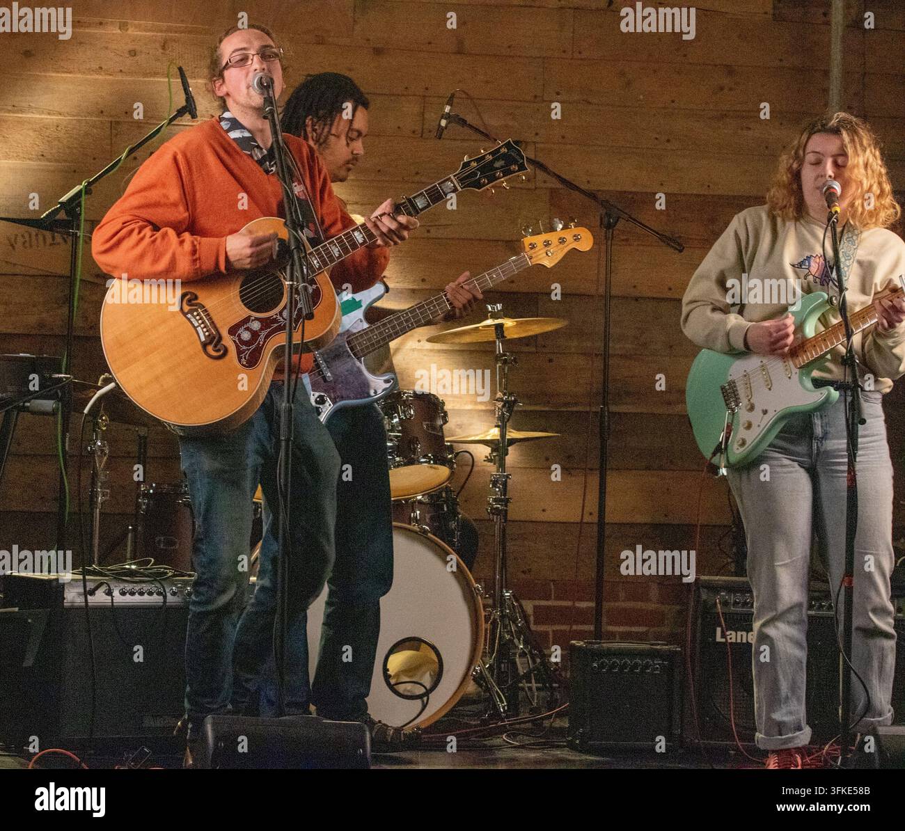 Open mike and jamming night at the Slate Barn arts venue in Sweffling a Suffolk village.  A real barn with electricity but no mains water or sewerage. Stock Photo
