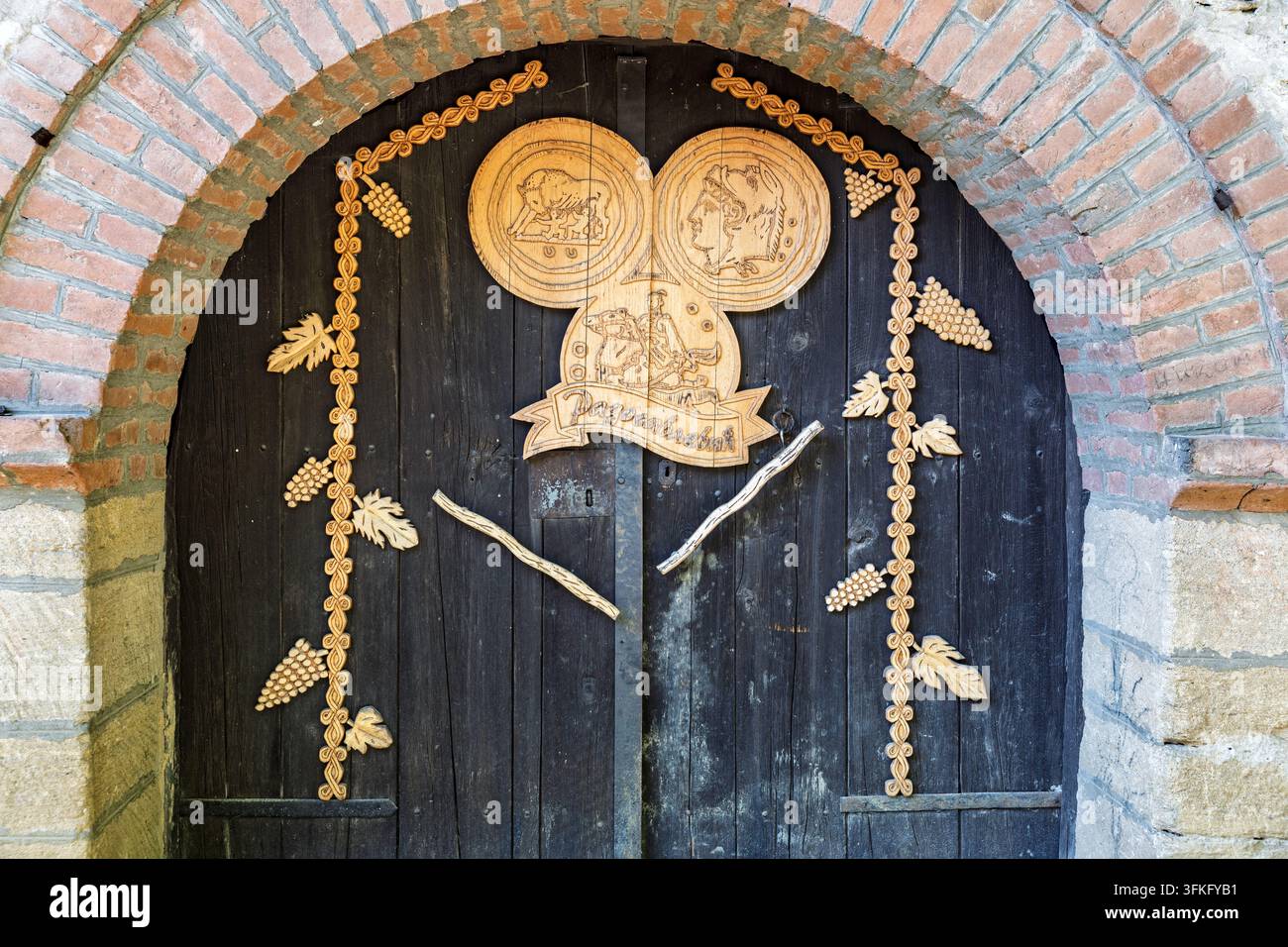 Ornate circular relief hi-res stock photography and images - Alamy